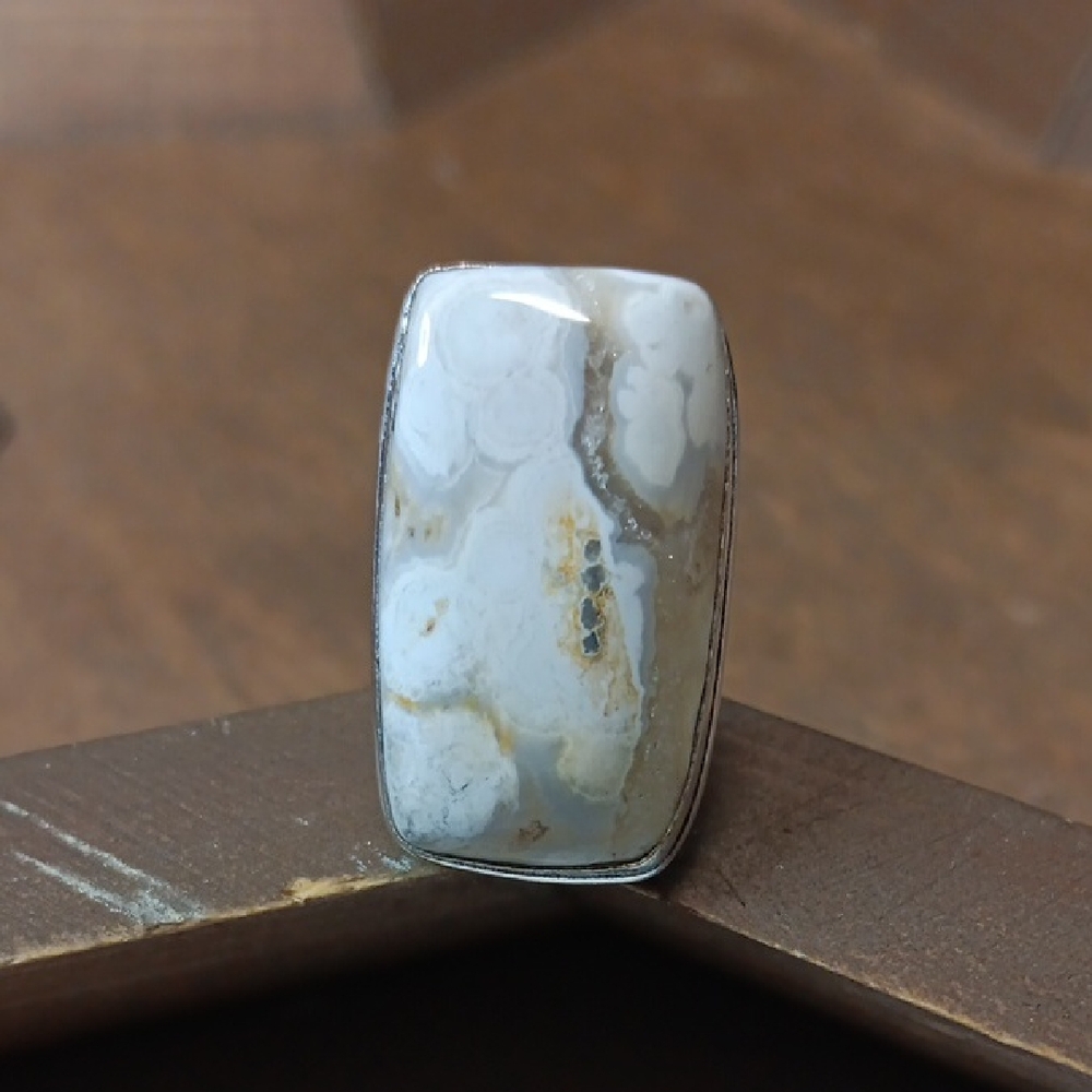 Elegant Silver and Cream Stone Ring
